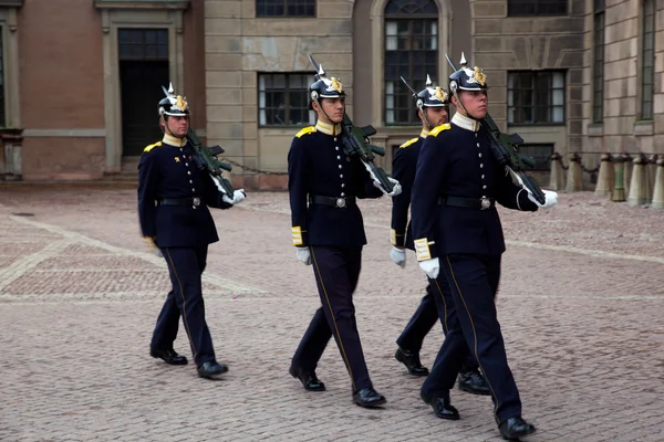 Stockholm, Szwecja. Codzienne zmiany Gwardii królewskiej. — Zdjęcie stockowe