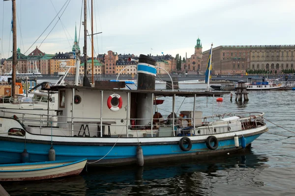 Stockholm, Švédsko v Evropě. loď a architektura — Stock fotografie