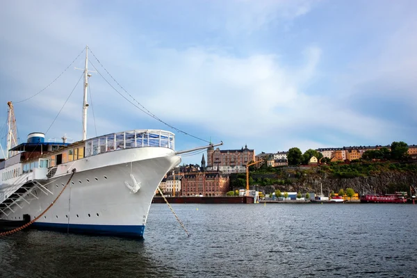 Stockholm, Zweden in Europa. schip en architectuur — Stockfoto