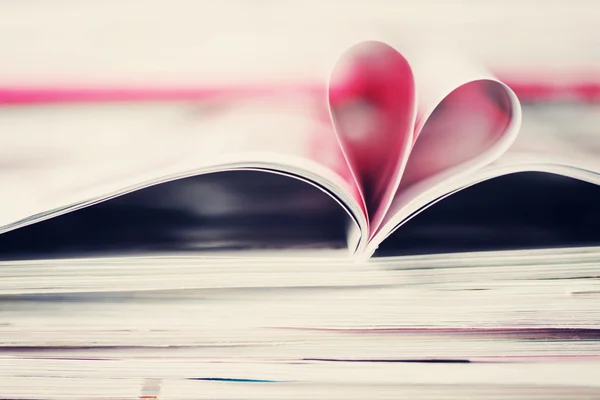 Reading with love — Stock Photo, Image