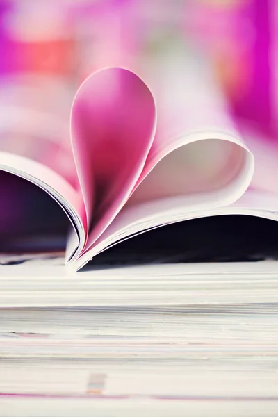 Чтение с любовью — стоковое фото