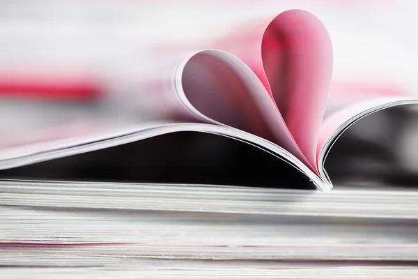 Чтение с любовью — стоковое фото