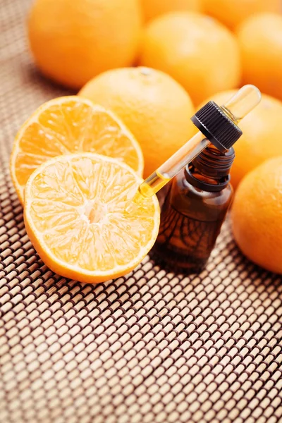 Esenciální olej mandarinka — Stock fotografie