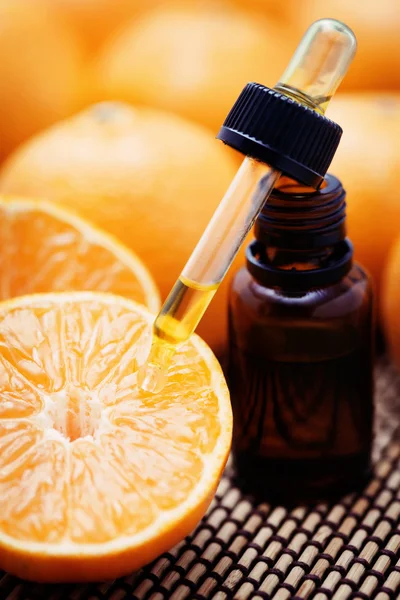Ätherisches Mandarinenöl — Stockfoto