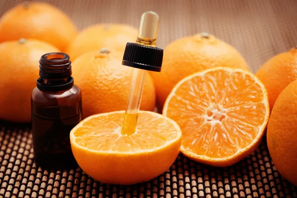 Esenciální olej mandarinka — Stock fotografie