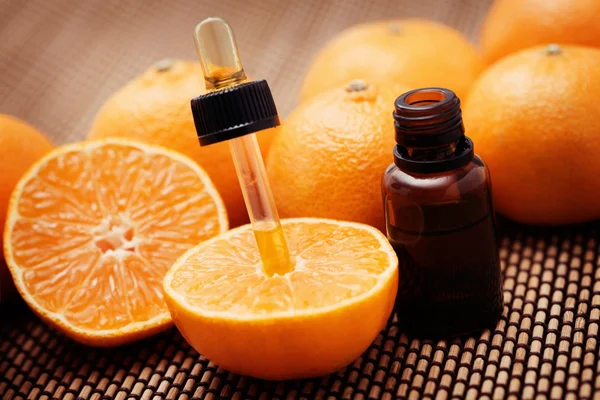 Ätherisches Mandarinenöl — Stockfoto