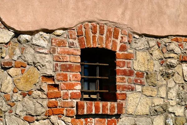 Ventana de un edificio medieval —  Fotos de Stock