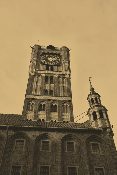 Готическая башня ратуши в Торуни, Польша — стоковое фото