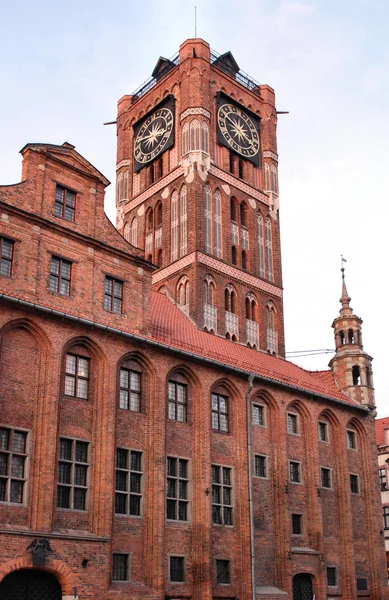 Gotycka wieża ratusza w Toruń, Polska. — Zdjęcie stockowe