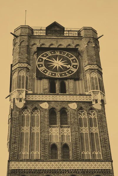 Gotické věže radnice v torun, Polsko. — Stock fotografie