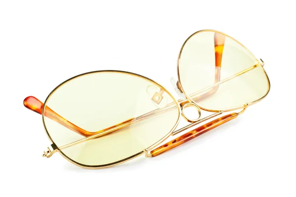 Óculos de sol amarelos isolados no fundo branco — Fotografia de Stock