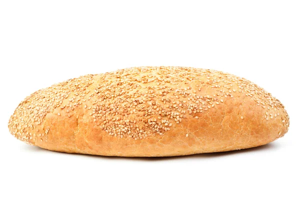 整个面包与孤立在白色背景上的芝麻 — 图库照片
