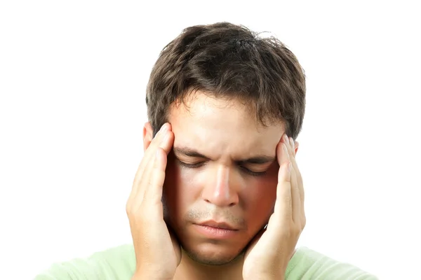 Beyaz arka plan üzerinde izole bir baş ağrısı çeken genç adam — Stok fotoğraf