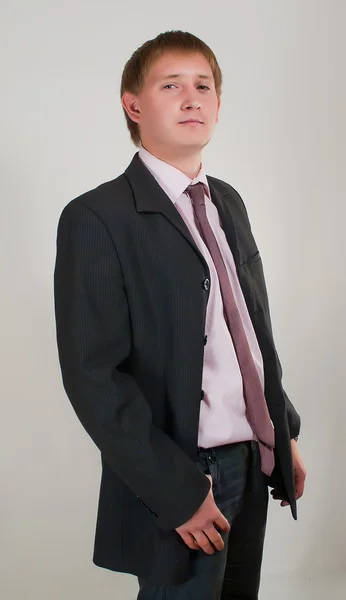 スーツを着た若い男 — ストック写真