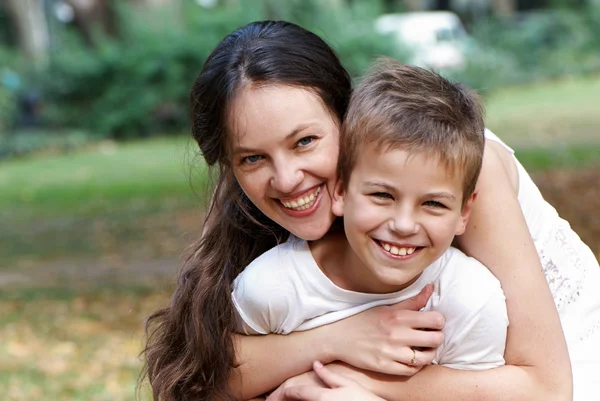 Happy mother and sonin a park — Stock Photo, Image