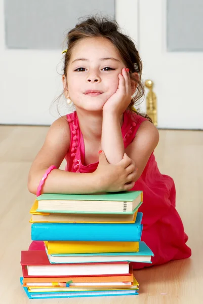 Preschooler s knihou — Stock fotografie