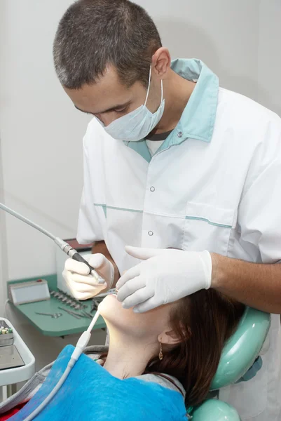 Медицинское обслуживание в стоматологическом кабинете — стоковое фото