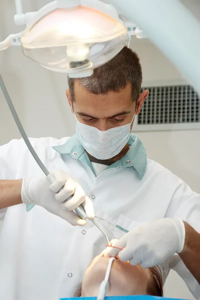 Ιατρική περίθαλψη στο οδοντίατρο γραφείο — 图库照片