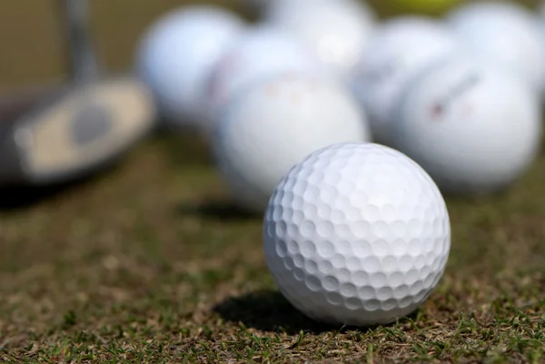 A golf ball and driver with focus on the ball — Stock Photo, Image
