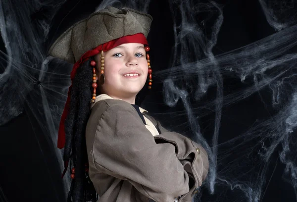 Malý chlapec nosí pirát kostým — Stock fotografie