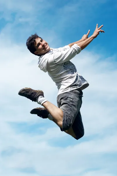 Щасливий хлопець, стрибаючи — стокове фото