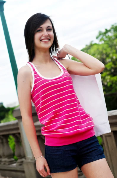 Beautiful teenager with a shopping bag — Stock Photo, Image