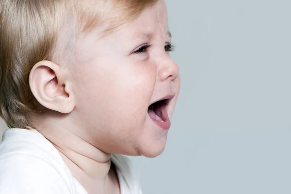 Portret płacz małego dziecka — Zdjęcie stockowe