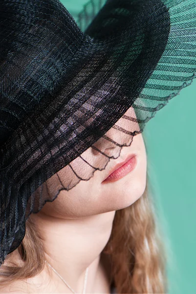 Mujer joven en un sombrero —  Fotos de Stock