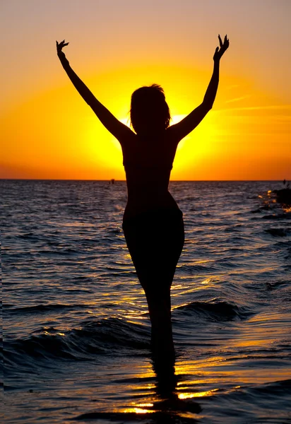Ocean woman in sunrise light — Stock Photo, Image