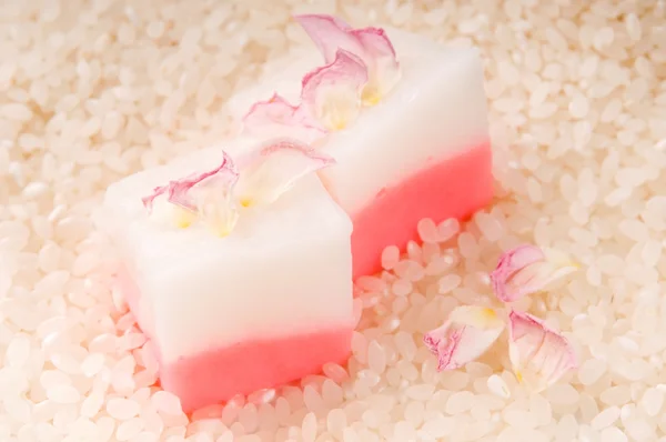 Японский десерт, Мочи с розой — стоковое фото