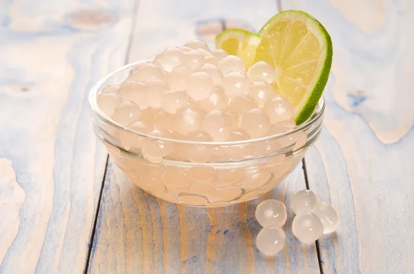 Tápióka gyöngy lime-mal. fehér buborék tea összetevők — Stock Fotó