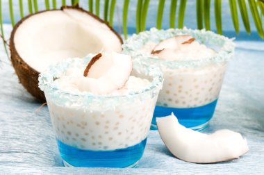 tapioca pearls ve Çin jöle ile Hindistan cevizi puding