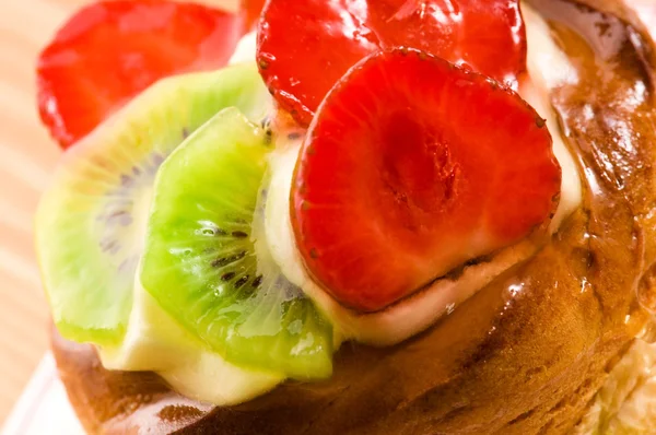 French cake with fresh fruits — Stock Photo, Image