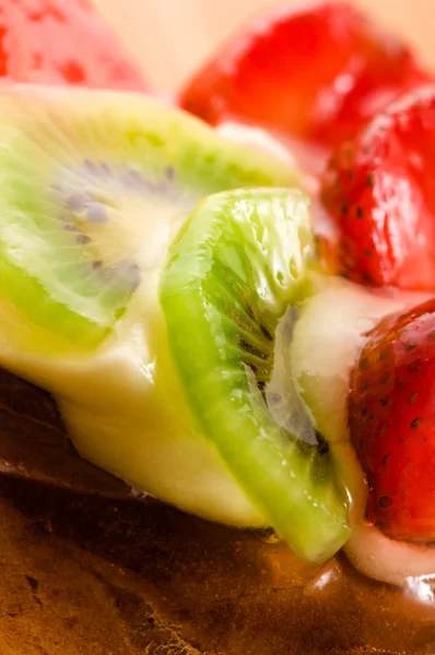 Французский торт со свежими фруктами — стоковое фото