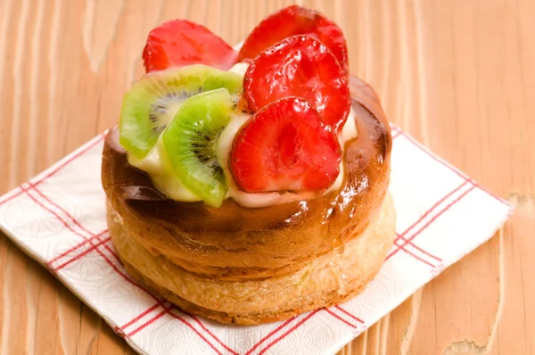 Gâteau français aux fruits frais — Photo
