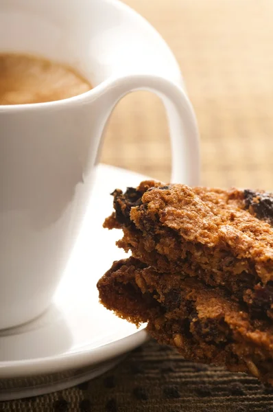 Cookies met warme koffie — Stockfoto