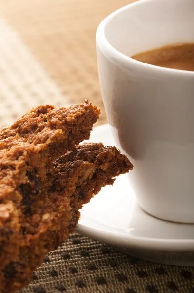 Kekse mit heißem Kaffee — Stockfoto