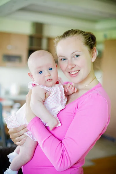Young Mother And Her Baby — Stock Photo, Image