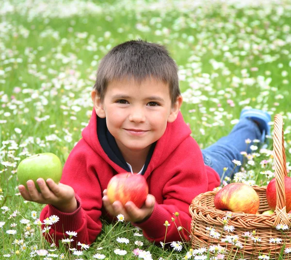 Jogar com maçãs 2 — Fotografia de Stock