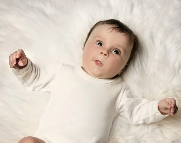 Dziecko na biały — Zdjęcie stockowe