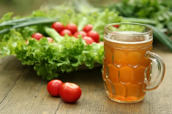 Groenten en bier — Stockfoto