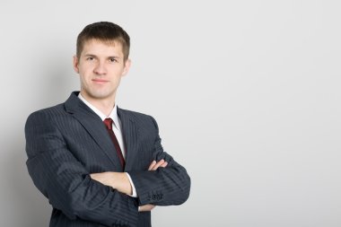 yakışıklı genç işadamı gülümseyen.