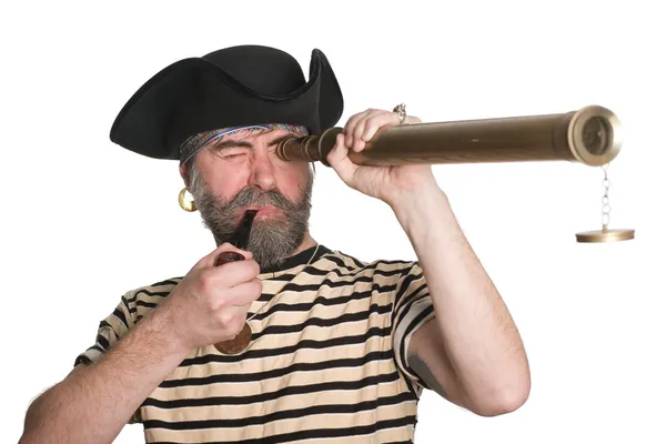 Pirat ser ett teleskop — Stockfoto