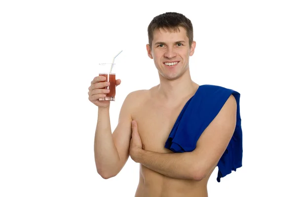 ハンサムな若い男の飲み物ジュース — ストック写真