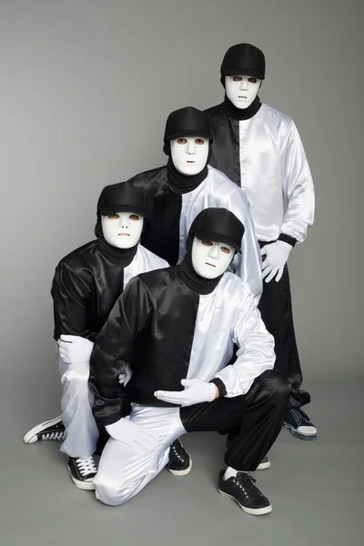 Portrait team of young break dancers — Stock Photo, Image