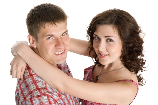 Счастливая девушка и парень обнимаются — стоковое фото