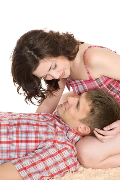 Mutlu genç çift aşk kucaklama içinde — Stok fotoğraf