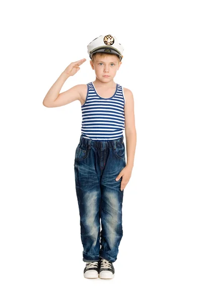 Мальчик в морской шапке салютует — стоковое фото