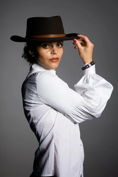 Žena v kovbojském klobouku. — Stock fotografie