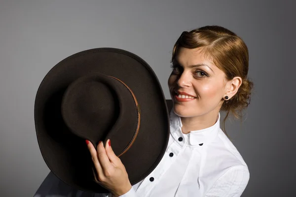 Young woman holding a stetson — Stock Photo, Image